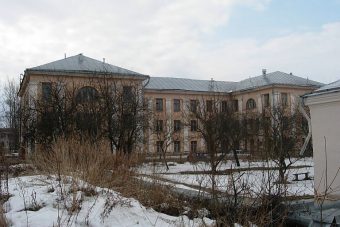 Больница в Тверской области не расплатилась за лекарства и медикаменты по 9 контрактам