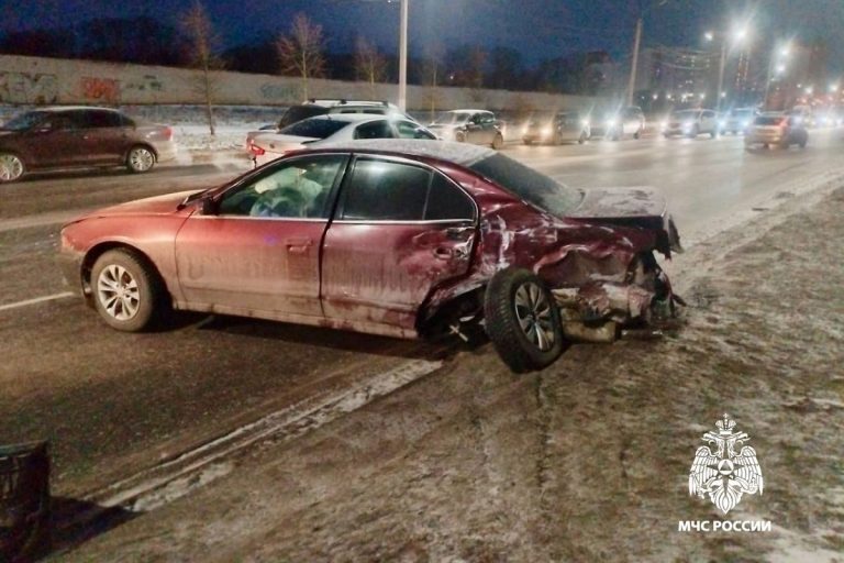 Четыре автомобиля столкнулись в Заволжском районе Твери