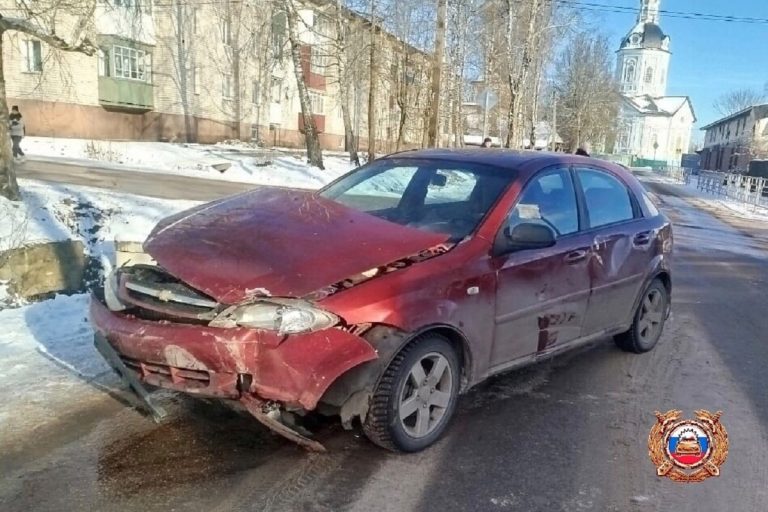 Женщина-водитель спровоцировала ДТП в Тверской области