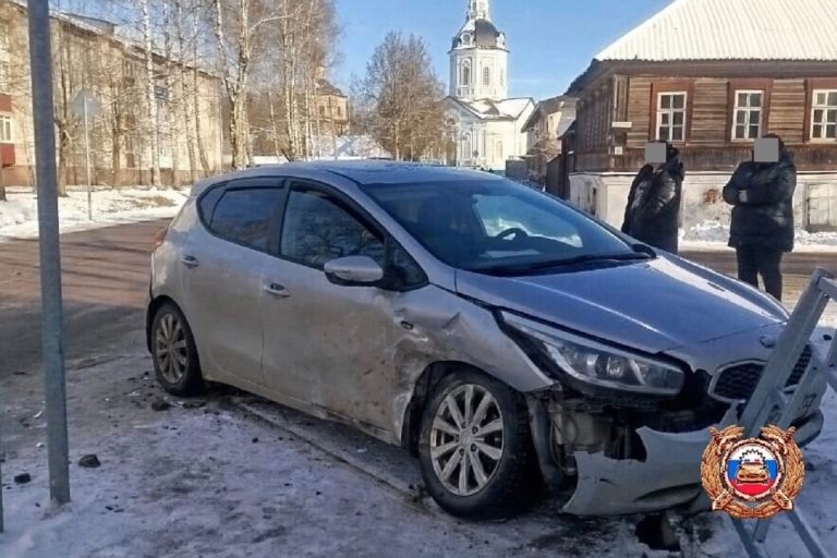 Женщина-водитель спровоцировала ДТП в Тверской области