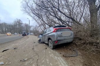 Пьяный водитель снес опору освещения в Центральном районе Твери