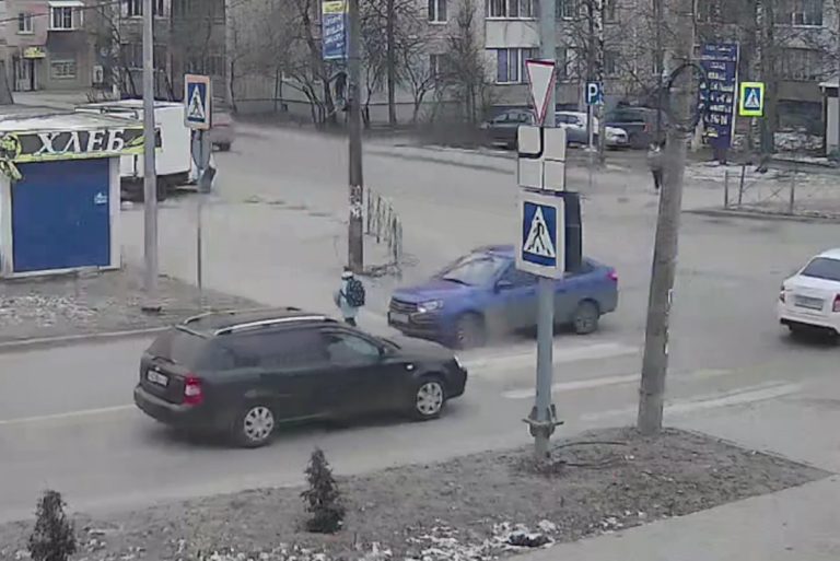 Появилось видео ДТП с участием 10-летней девочки в Тверской области