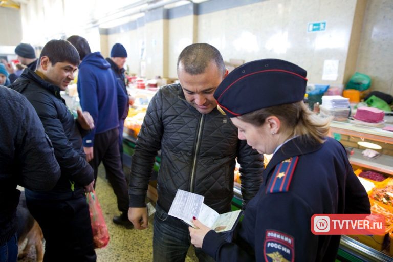 За местонахождением мигрантов в России будут следить через телефон