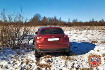 В Тверской области девушка отвлеклась от руля и попала в аварию