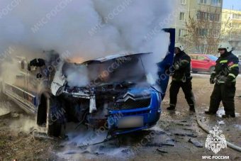 В Твери сгорел микроавтобус