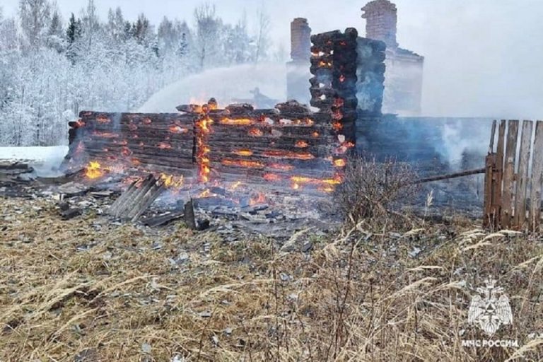 Жилой дом сгорел дотла в Тверской области