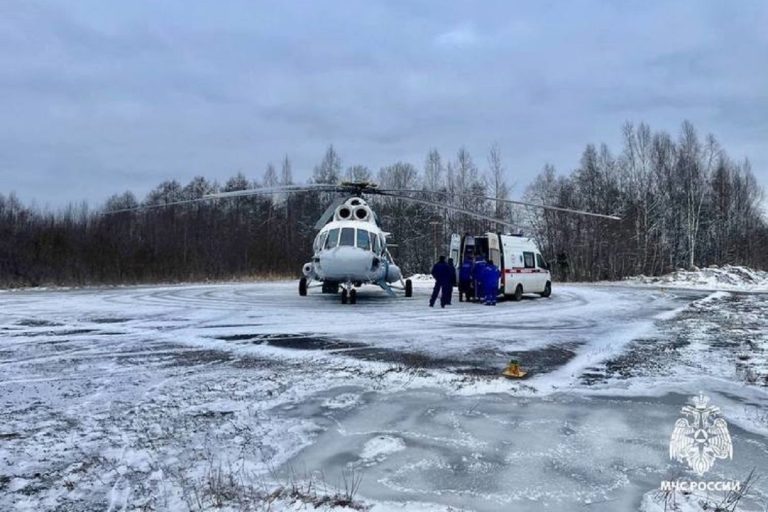 Пациентов районной больницы доставили вертолетом в Тверь