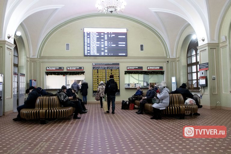 На вокзале в Твери пассажир решил зарядить телефон и пожалел об этом