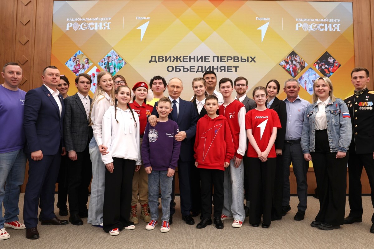 Президент России обнял Матвея Снежкова из Тверской области