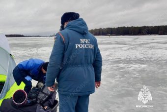 В Тверской области со льда эвакуировали рыбака, которому стало "неклёво"