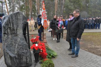 В Твери открыли памятный камень погибшему экипажу Ил-76