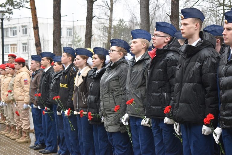 В Твери открыли памятный камень погибшему экипажу Ил-76