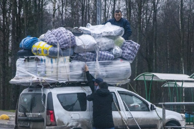 Автомобилистам напомнили, какие грузы нельзя перевозить в машине