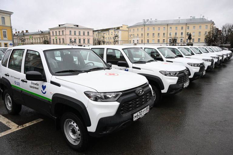 Муниципалитеты Тверской области получили крупнейшую за последние годы партию транспорта для медучреждений