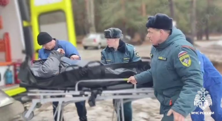 В Тверской области со льда эвакуировали рыбака, которому стало "неклёво"