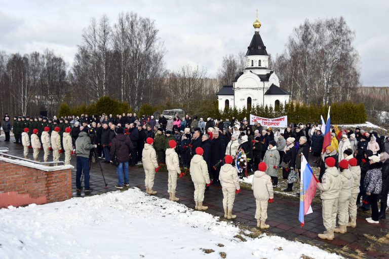 Депутаты Заксобрания Тверской области почтили память защитников Ржева