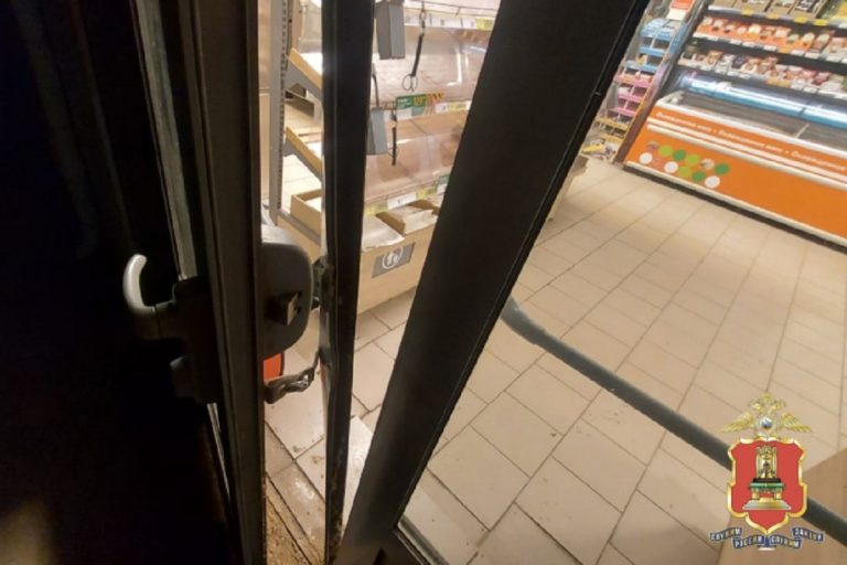 Житель Тверской области обокрал ночью магазин