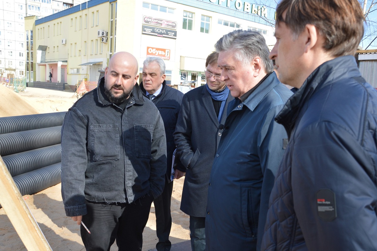 В Твери продолжается благоустройство сквера в микрорайоне Юность и модернизация школы  49