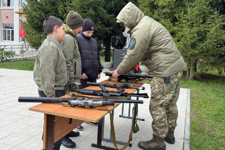 В Тверской области прошла военно-спортивная игра "Атака"