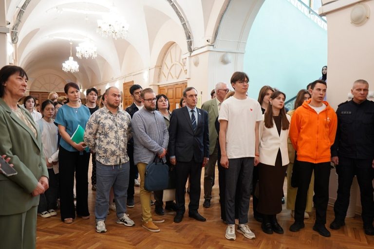 В Тверском медуниверситете открылась фотовыставка, посвященная работе врачей в зоне СВО