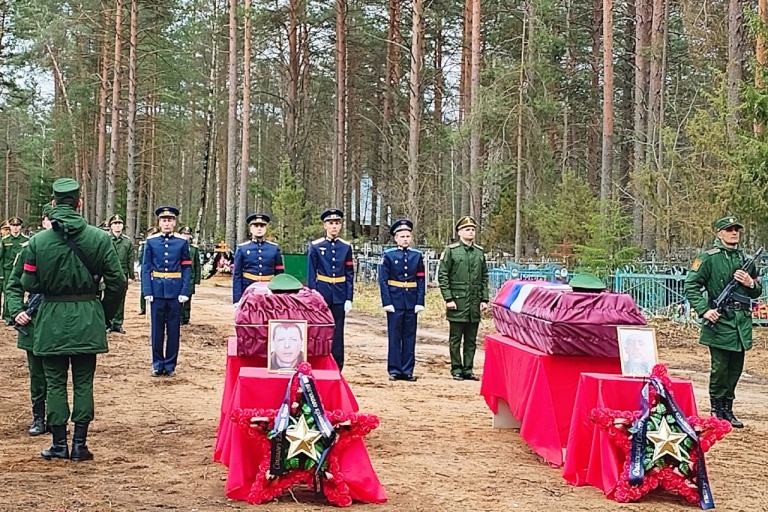 В Тверской области простились с двумя героями, погибшими на СВО В Тверской области простились с двумя героями, погибшими на СВО