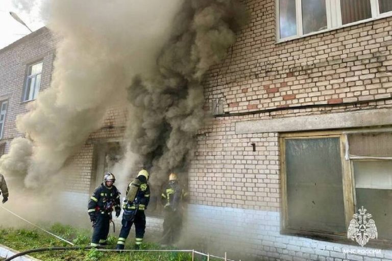 Пожар в деревообрабатывающем цехе произошел в Тверской области Пожар в деревообрабатывающем цехе произошел в Тверской области