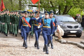 В Твери для ветеранов устроили мини-парады