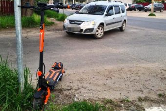 В Твери подросток на самокате попал под колеса автомобиля