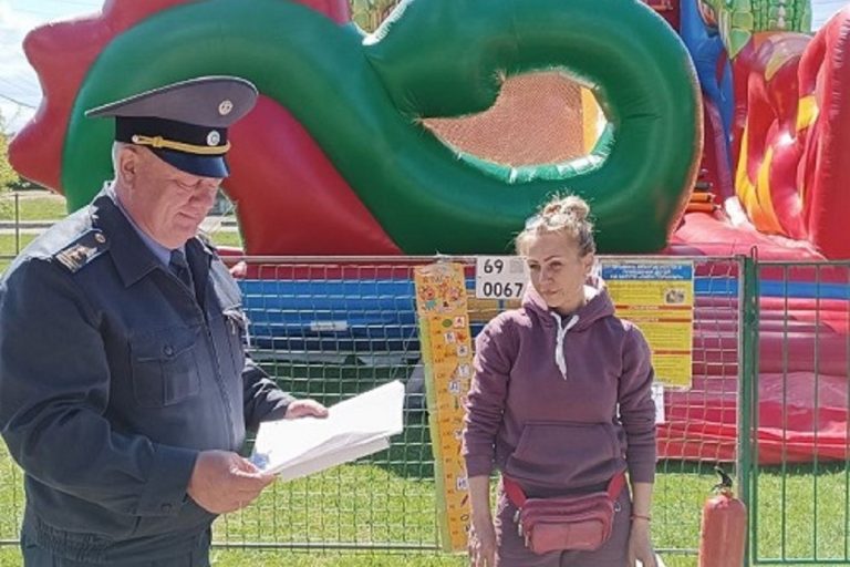 В Тверской области проверяют безопасность аттракционов В Тверской области проверяют безопасность аттракционов