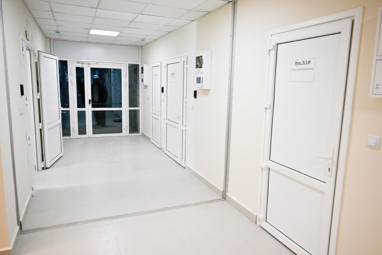 Губернатор Тверской области ознакомился с ходом строительства нового комплекса Бежецкой ЦРБ