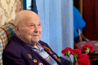 Фронотовик - Почетный гражданин Тверской области Борис Гулин празднует 98-летие