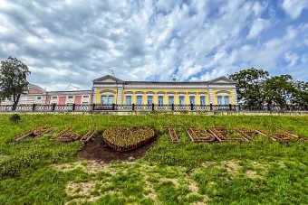Власти Твери сообщили, какие территории в городе украсят цветами