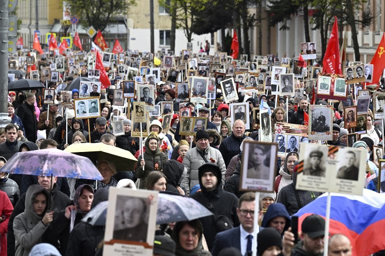 В Твери прошла акция «Бессмертный полк» в честь 80-летия Победы. В Твери прошла акция «Бессмертный полк» в честь 80-летия Победы.