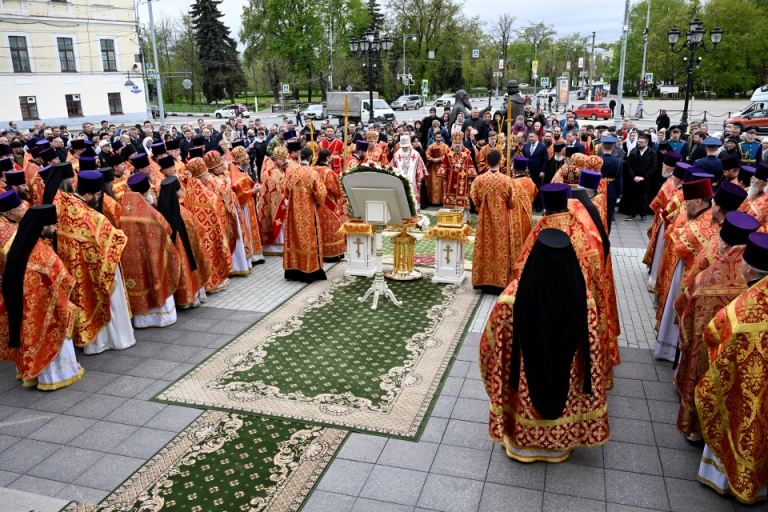 В Твери торжественно встретили ковчег с частицей мощей святителя Тихона, Патриарха Московского и всея России
