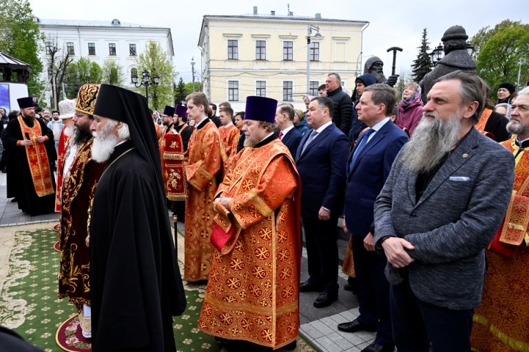 В Твери торжественно встретили ковчег с частицей мощей святителя Тихона, Патриарха Московского и всея России