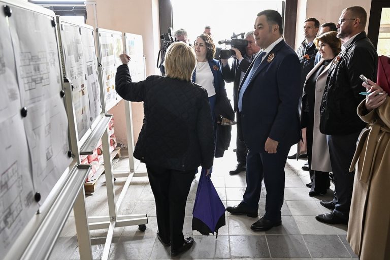 Игорь Руденя проинспектировал ход модернизации Центра образования № 49 города Твери Игорь Руденя проинспектировал ход модернизации Центра образования № 49 города Твери