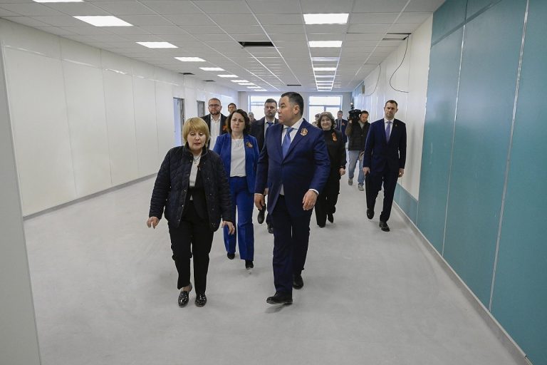 Игорь Руденя проинспектировал ход модернизации Центра образования № 49 города Твери