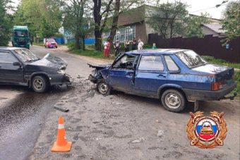 Два человека пострадали в лобовом ДТП в Тверской области