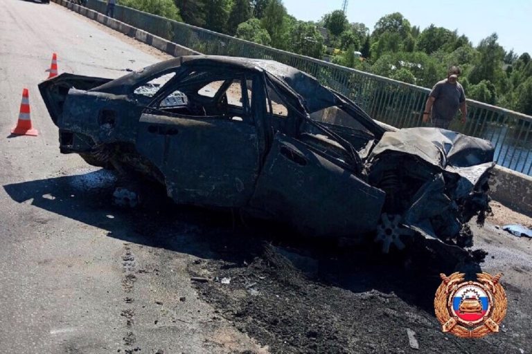 Погиб пассажир легковушки, загоревшейся в результате ДТП в Тверской области Погиб пассажир легковушки, загоревшейся в результате ДТП в Тверской области