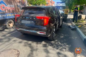 Несовершеннолетнюю девушку на электросамокате сбили в Твери