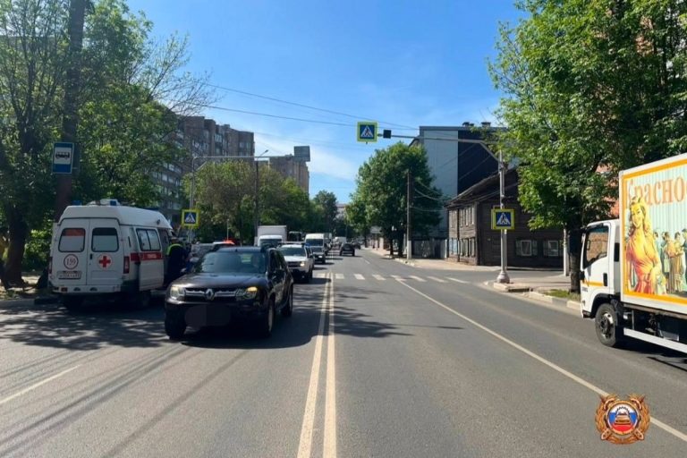 Несовершеннолетнюю девушку на электросамокате сбили в Твери