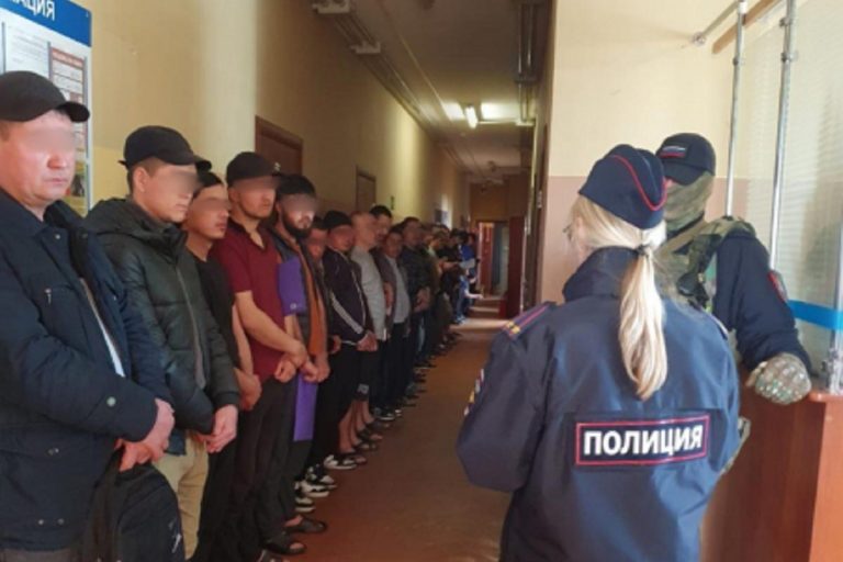 Тверская полиция нагрянула в хостел, заселенный мигрантами