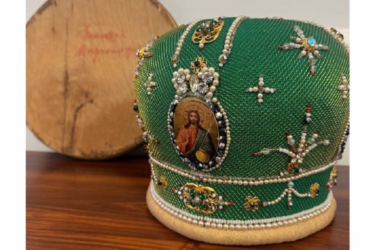 Митру епископа обнаружили при сносе дома в Твери