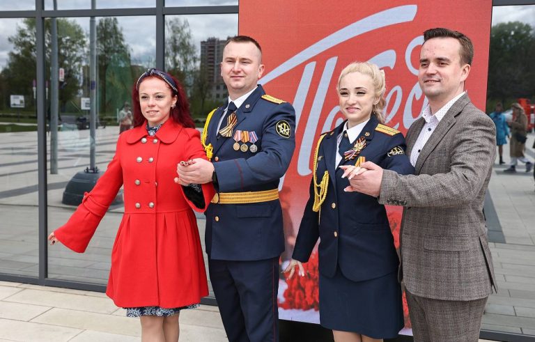 В Твери акция «Вальс Победы» объединила сотни участников