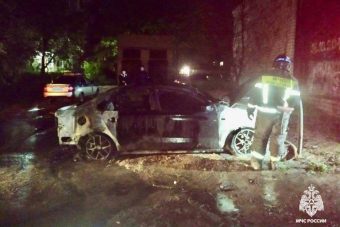 В Тверской области ночью полыхал автомобиль
