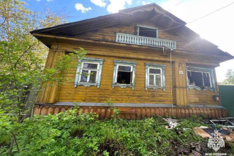 В Тверской области полыхал жилой дом