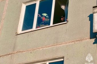 В Тверской области чудом спасли стоявшего на подоконнике 3-летнего ребенка