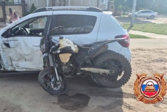 В Тверской области 16-летний мотоциклист пострадал в столкновении с Renault