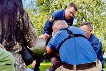В тверском Парке Победы мальчик неудачно взобрался на танк