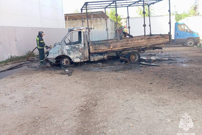 В Твери сгорела дотла ГАЗель В Твери сгорела дотла ГАЗель